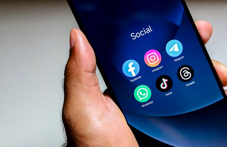 Ποιος αναλαμβάνει τα Social Media; Η εμπειρία μετράει