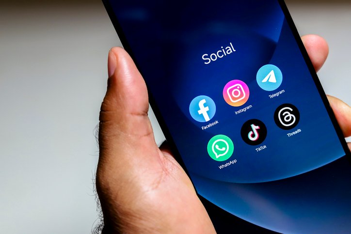 Ποιος αναλαμβάνει τα Social Media; Η εμπειρία μετράει